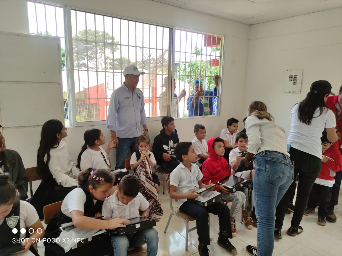Estudiantes usando GoSmart