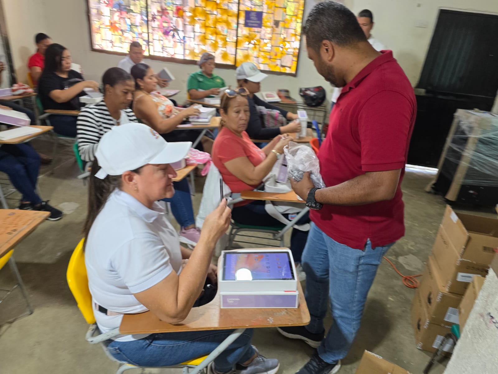 Docente guiando actividad